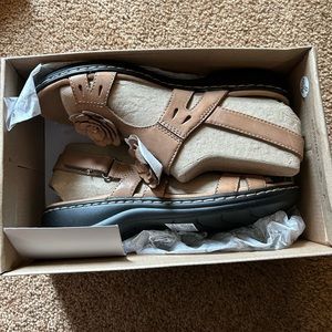 Clarks Leisa Clayton Sandals
